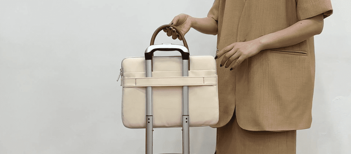 C100 Fashion Laptop Bag Video Cover